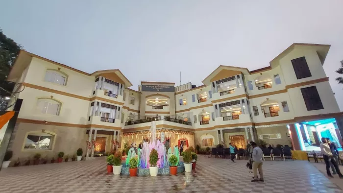 कार्यक्रमों के आयोजन के लिए पांच सितारा होटलों को सूचीबद्ध करेगी सरकार।