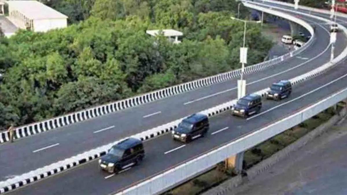 https://www.jagranimages.com/images/newimg/27092025/27_09_2025-gagan_cinema_flyover_delhi_24062535.jpg