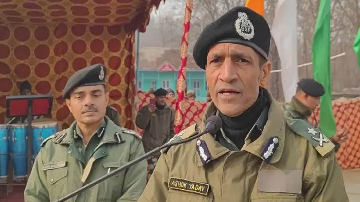 https://www.jagranimages.com/images/newimg/27092025/27_09_2025-ig_bsf_ashok_yadav_24061719.jpg