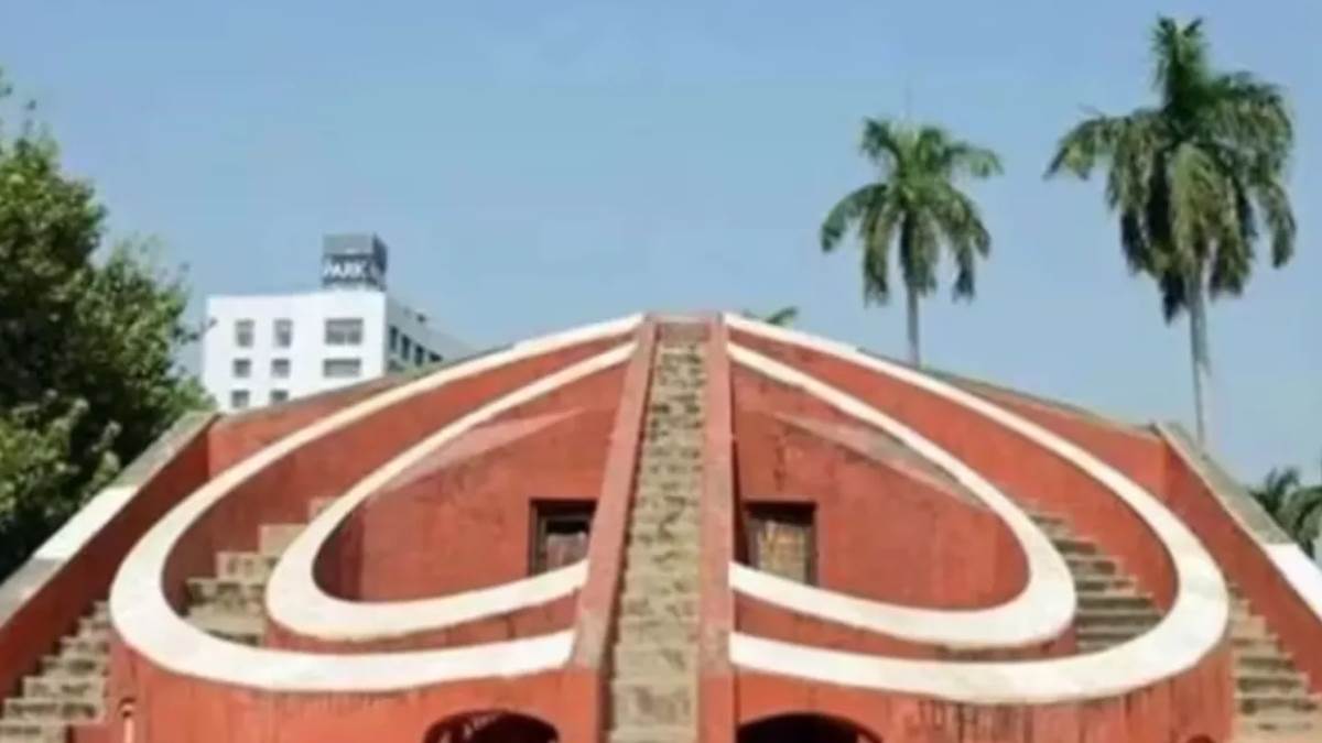 https://www.jagranimages.com/images/newimg/27092025/27_09_2025-jantr_mantar_24061569.jpg