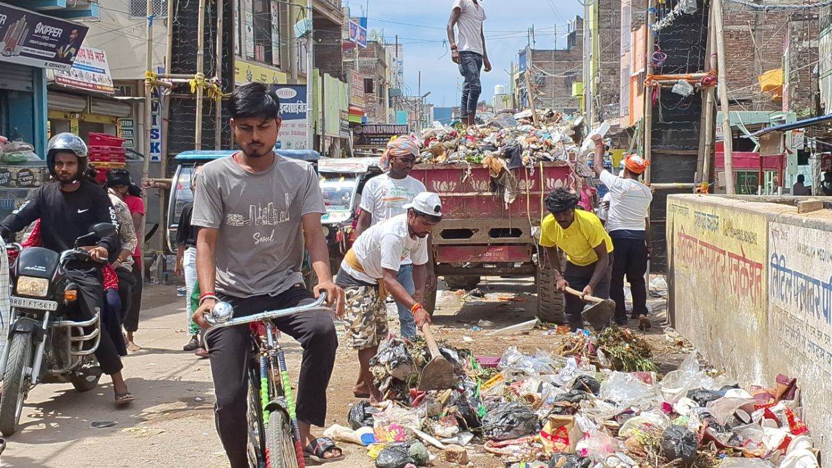 lakhisarai news new initiative to improve city cleaning attendance system implemented