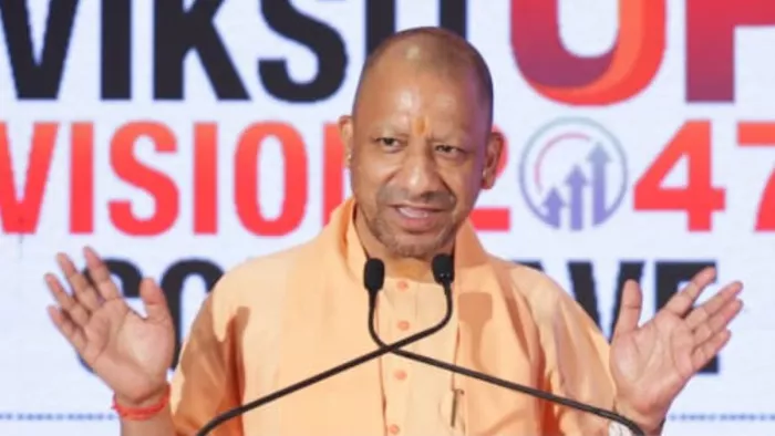 लखनऊ में शनिवार को एक मीडिया हाउस के कार्यक्रम में मुख्यमंत्री योगी आदित्यनाथ