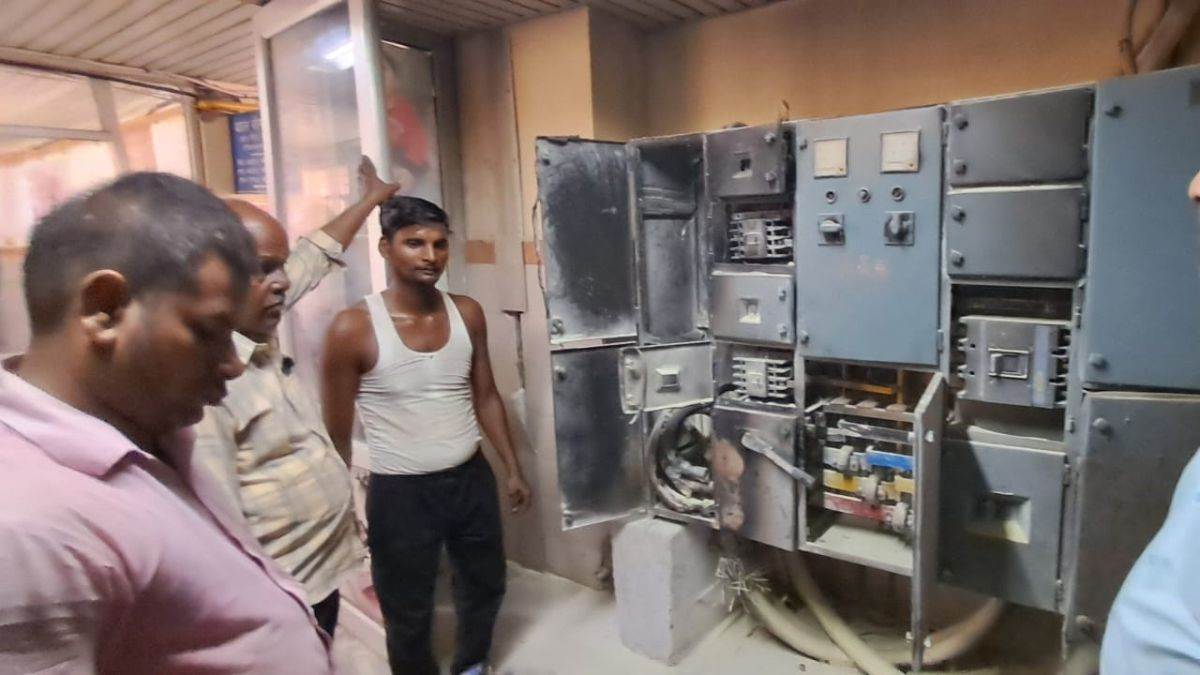 https://www.jagranimages.com/images/newimg/27092025/27_09_2025-medical_college_fire_24062269.jpg