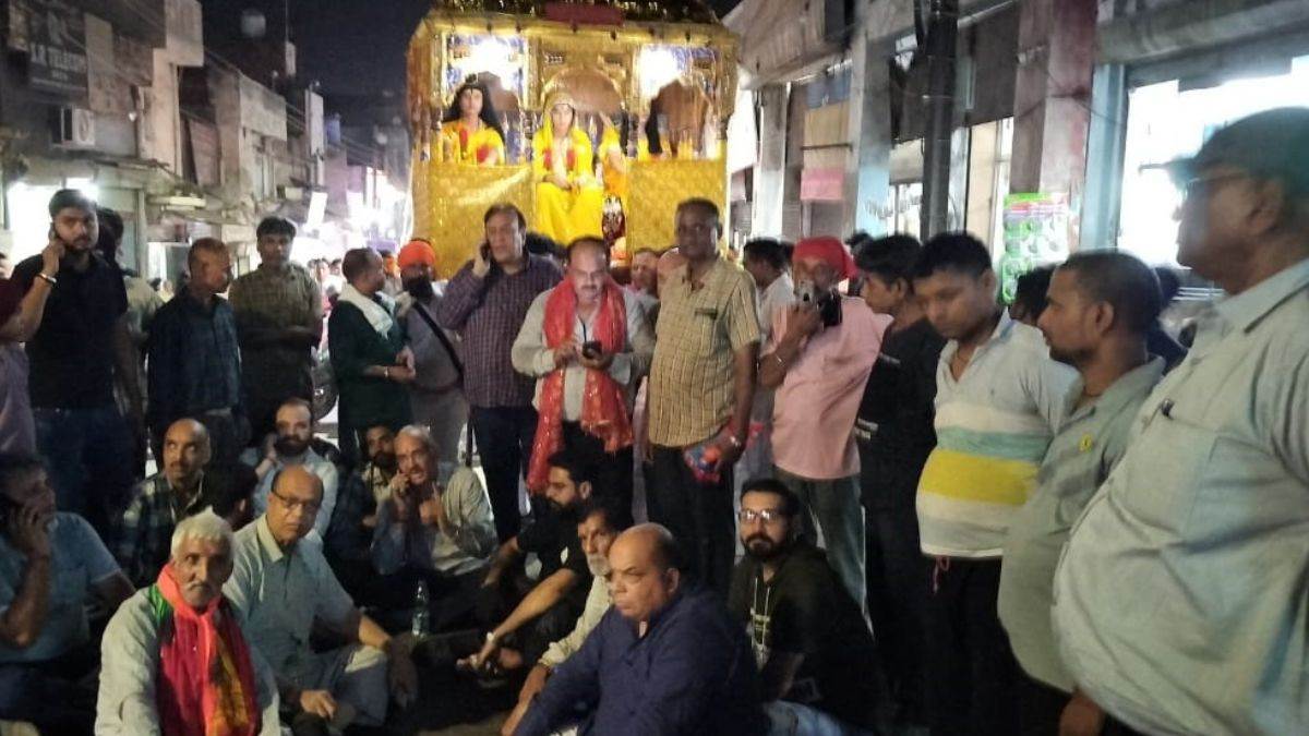 https://www.jagranimages.com/images/newimg/27092025/27_09_2025-mela_24062733.jpg