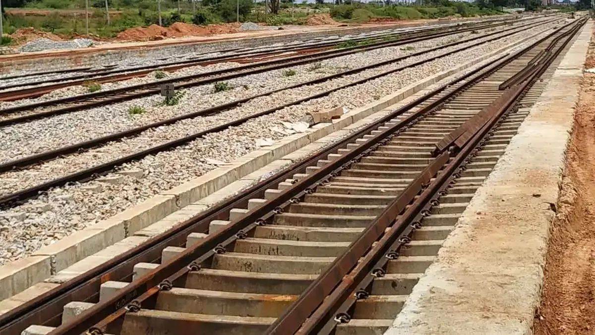 https://www.jagranimages.com/images/newimg/27092025/27_09_2025-railway_line_24061513.jpg