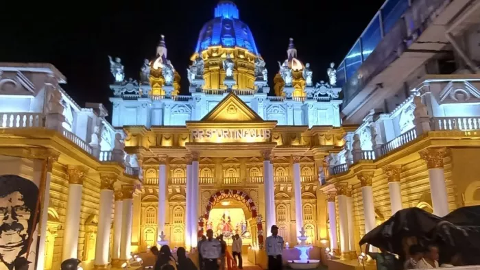 वेटिकन सिटी की थीम पर पंडाल बनने से विवाद। (जागरण)