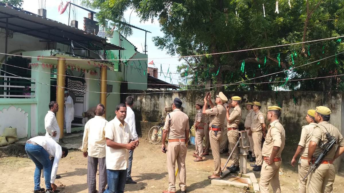 https://www.jagranimages.com/images/newimg/27092025/27_09_2025-sarai_inayat_police_action_24062191.jpg