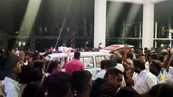 तमिलनाडु में भगदड़ के लिए डीएमके ने विजय को ठहराया जिम्मेदार।
