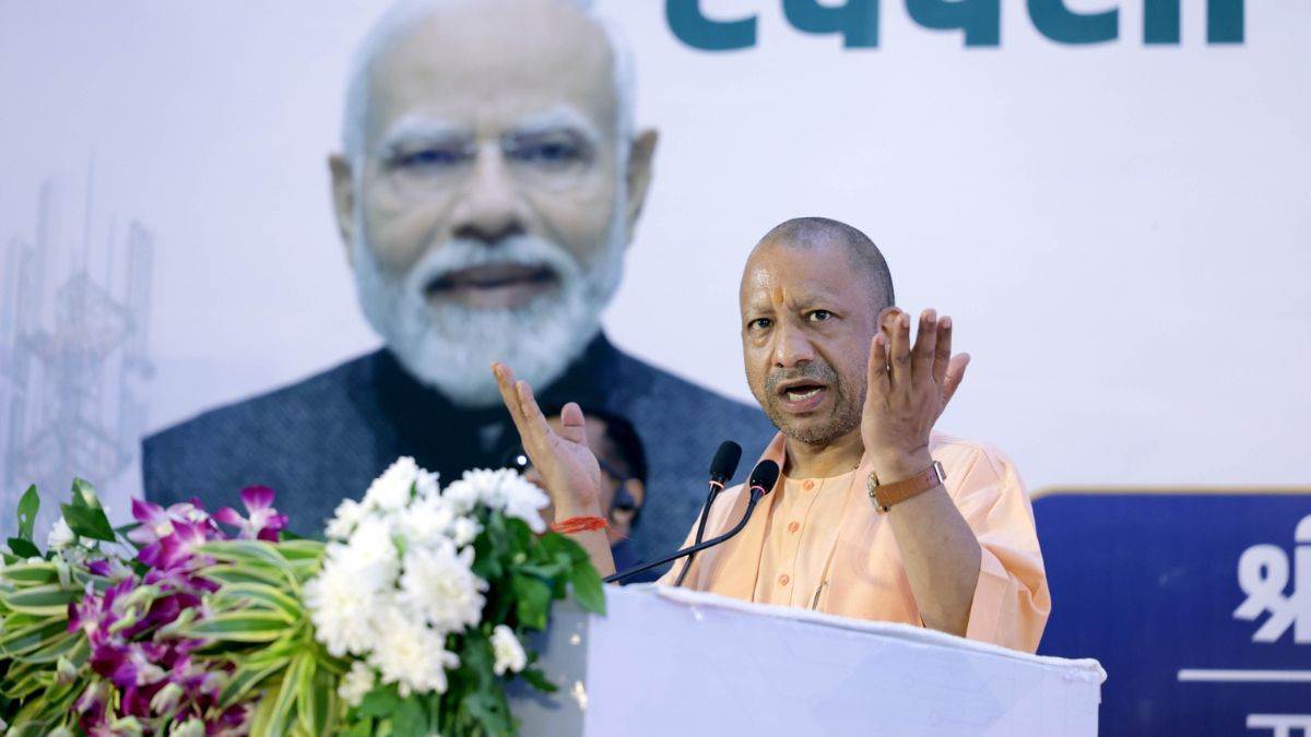 https://www.jagranimages.com/images/newimg/27092025/27_09_2025-yogi_17_24062110.jpg