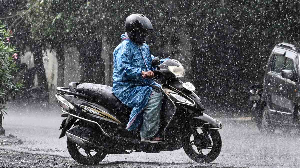 IMD Weather Update: मानसून विदाई के बाद उत्तर भारत में बढ़ी गर्मी, महाराष्ट्र और ओडिशा में भारी बारिश का अलर्ट