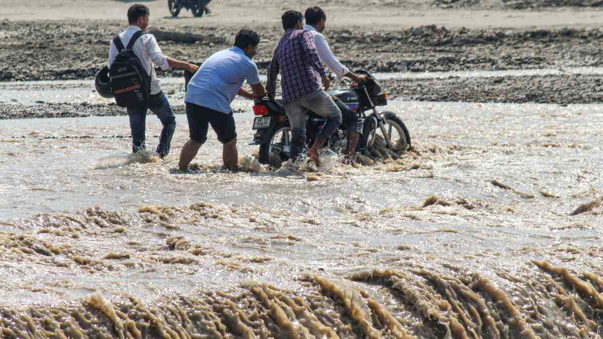 IMD Weather Update: मानसून विदाई के बाद उत्तर भारत में बढ़ी गर्मी, महाराष्ट्र और ओडिशा में भारी बारिश का अलर्ट
