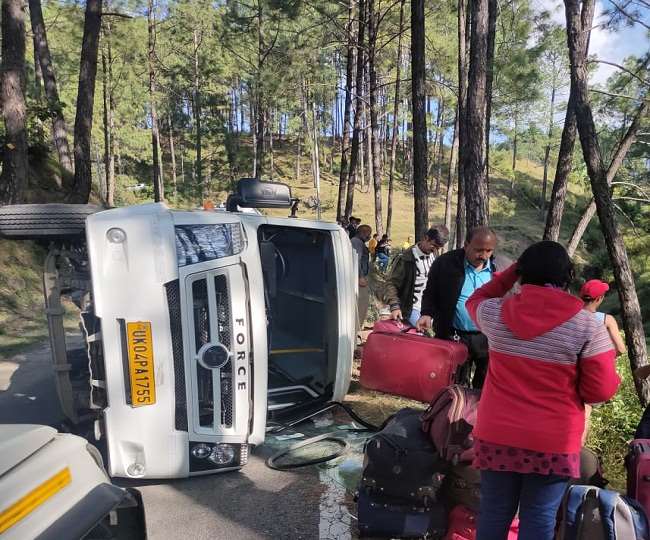 हादसे में पांच बंगाली पर्यटकों के मौत की सूचना है।