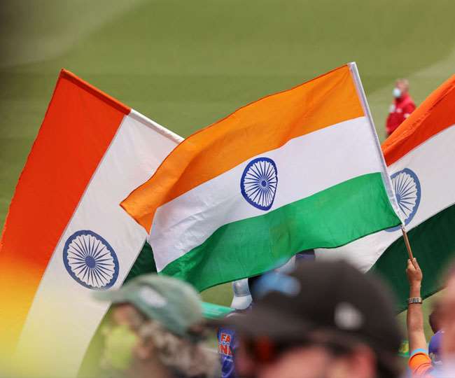 https://www.jagranimages.com/images/newimg/27102021/27_10_2021-indian_flags_in_stadium_bcci_22153980.jpg