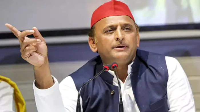 चुनाव आयोग ने समाजवादी पार्टी के राष्ट्रीय अध्यक्ष अखिलेश यादव को नोटिस जारी कर जवाब मांगा है।