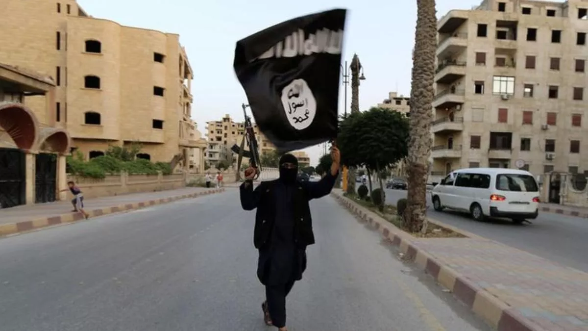 ईरान में शिया मस्जिद पर हमले की ISIS ने ली जिम्मेदारी, अब तक 15 लोगों की मौत