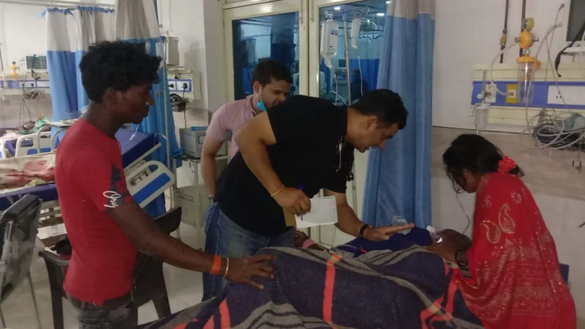 Agra News: लड्डृू खाकर बीमार हुए बिहार के श्रमिकों की हालत में सुधार, लड्डू बांटने वाले की पुलिस कर रही तलाश