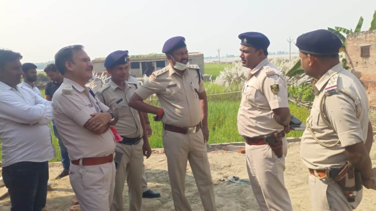 सिवान में आपसी वर्चस्व को लेकर चाकूबाजी में एक की मौत दो घायल, गुस्साए  लोगों ने मुर्गी फार्म में लगाई आग - One killed two injured in knife  fighting over Mutual supremacy