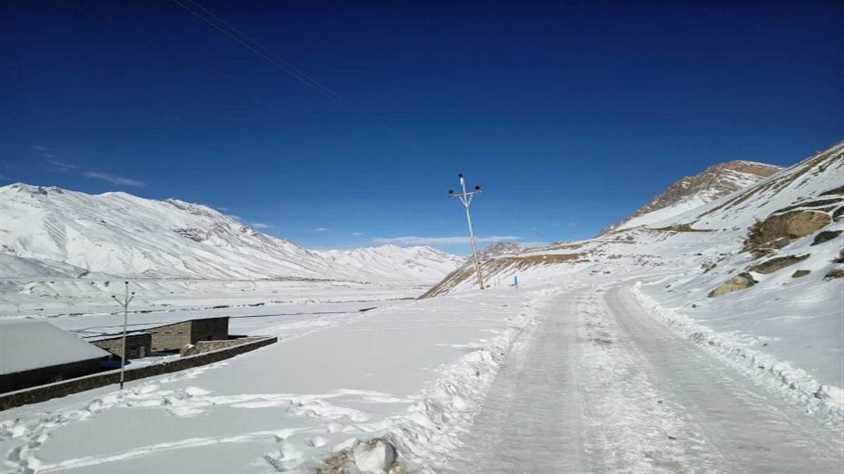 https://www.jagranimages.com/images/newimg/27102022/27_10_2022-snowfall_23165338.jpg