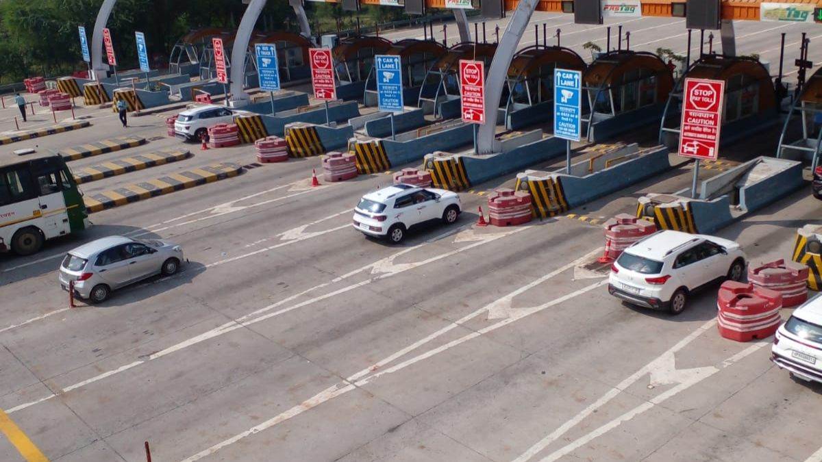agra news arrangements on yamuna expressway and lucknow expressway to avoid traffic jam on toll plazas