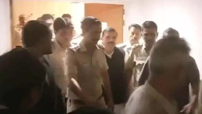 संजय सिंह हुए कोर्ट में पेश। वीडियो ग्रैब