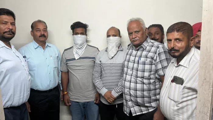 हत्या के मामले से नाम निकलवाने के लिए ADCP के नाम पर रिश्वत लेने वाले दो गिरफ्तार