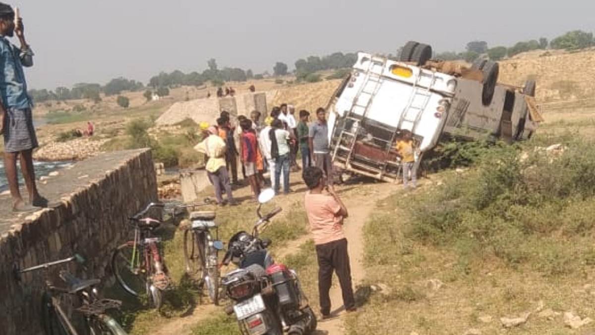 horrific road accident in mirzapur speeding bus overturns four killed and 24 injured