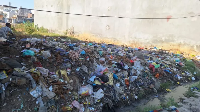 पानीपत में चरमराई सफाई व्यवस्था, जगह-जगह कूड़े के ढेर