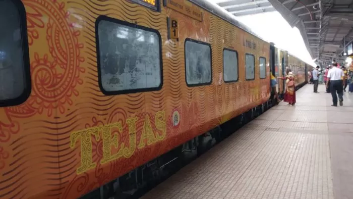 भुवनेश्वर राजधानी एक्सप्रेस में लगाए गए हैं तेजस रैक।