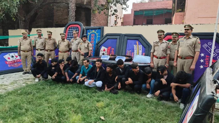 Agra News: आगरा पुलिस ने गिरफ्तार किए कैसिनो चलाने के आरोपित।