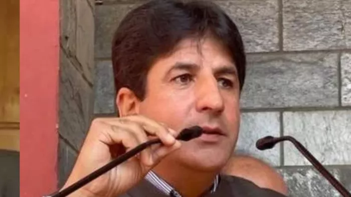 हिरासत में लिए गए नेकां नेता और विधायक बशीर अहमद वीरी।