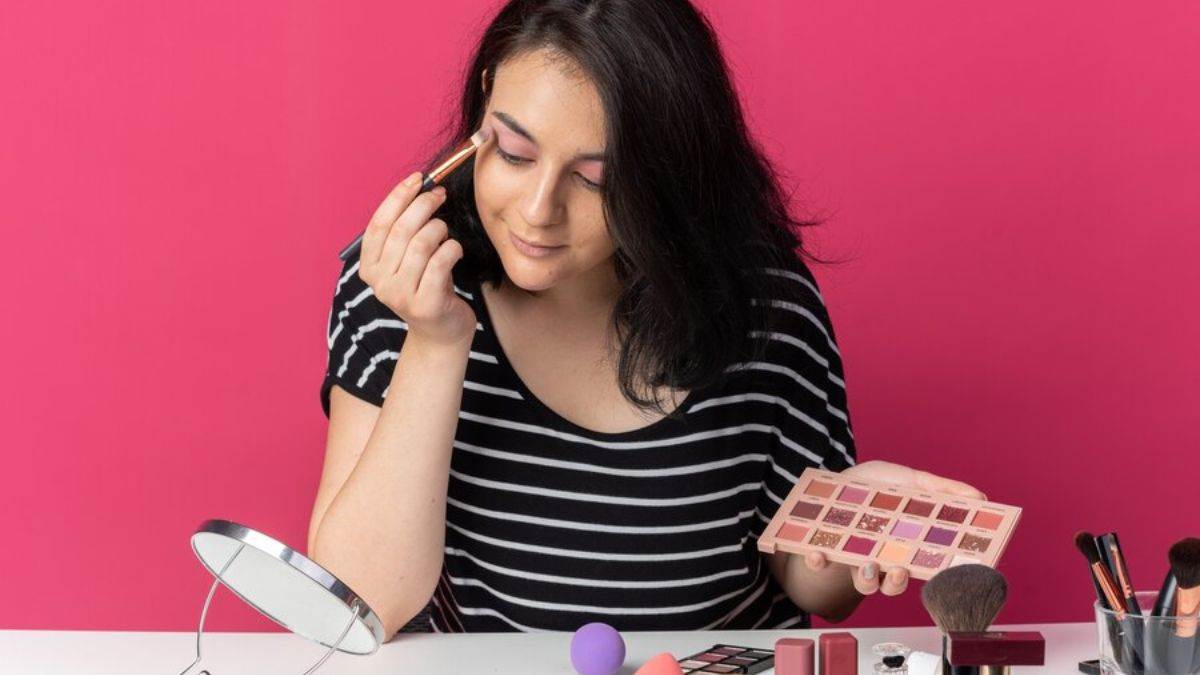 https://www.jagranimages.com/images/newimg/27102024/27_10_2024-makeup_skin_protection_23822425.jpg