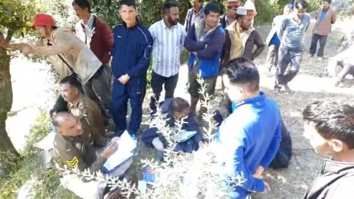 Mandi News: दीवाली से पहले 5 घरों के बुझ गए दीपक, घटना स्थल पर पहुंचे एसडीएम।