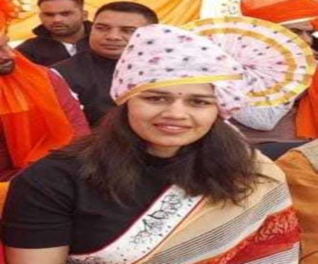 https://www.jagranimages.com/images/newimg/27112021/27_11_2021-babita_22245496.jpg