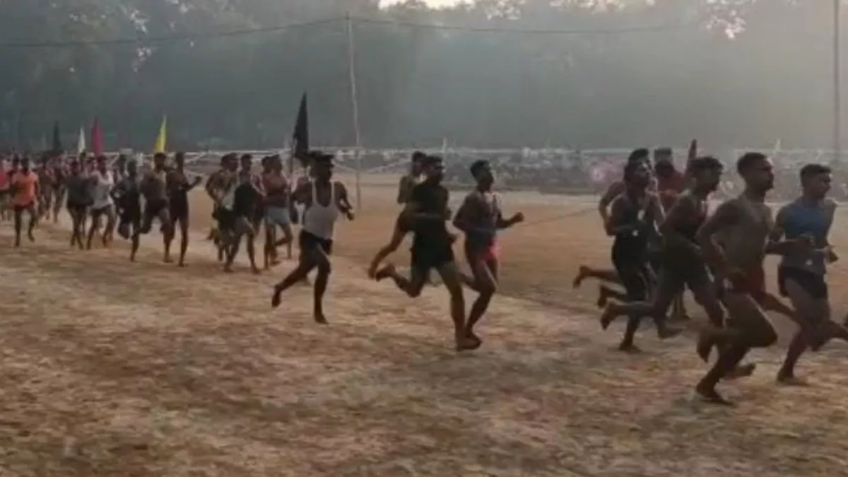 वाराणसी में सेना भर्ती में गाजीपुर और आजमगढ़ के अभ्‍यर्थियों ने रविवार को हिस्‍सा लिया।