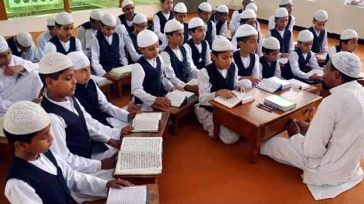 प्रयागराज में मदरसों के 15 हजार छात्र-छात्राओं की छात्रवृत्ति रोकी, अल्पसंख्यक मामलों के मंत्रालय का निर्देश