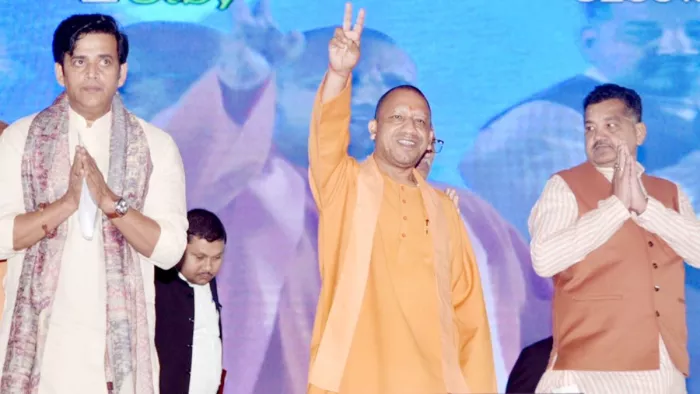 सीएम योगी आदित्यनाथ ने गोरखपुर में चार प्रमुख विकास परियोजनाओं के शिलान्यास किया।