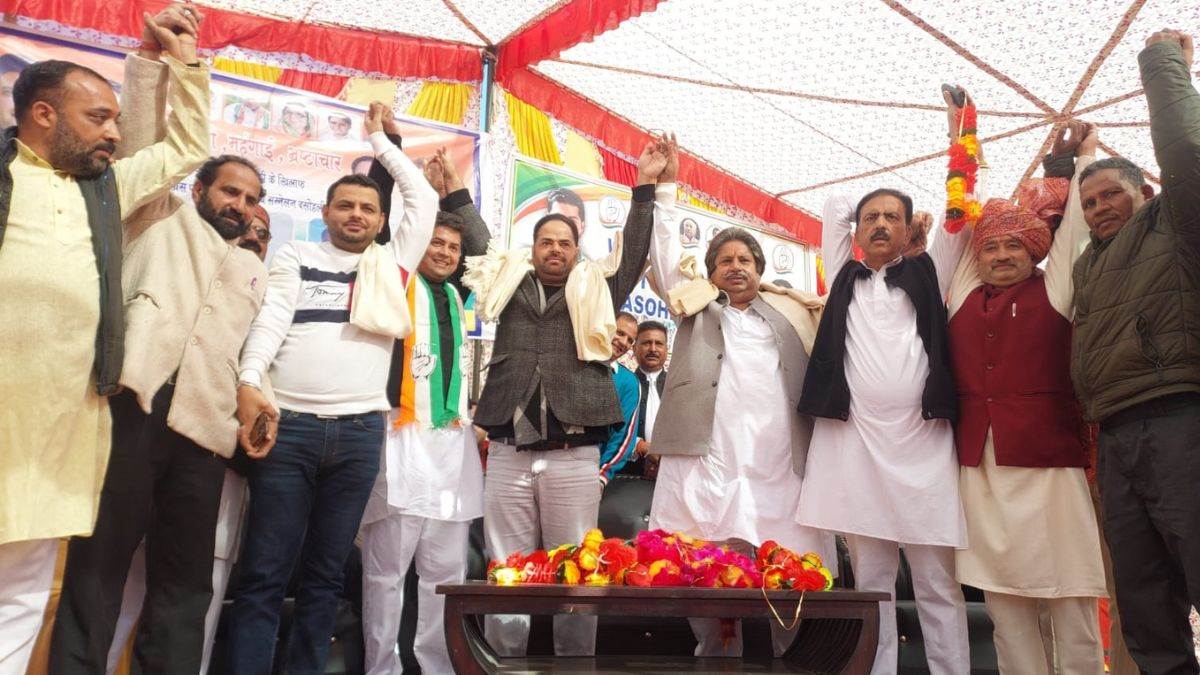 https://www.jagranimages.com/images/newimg/27112022/27_11_2022-congress_public_meeting_basohli_23231867.jpg