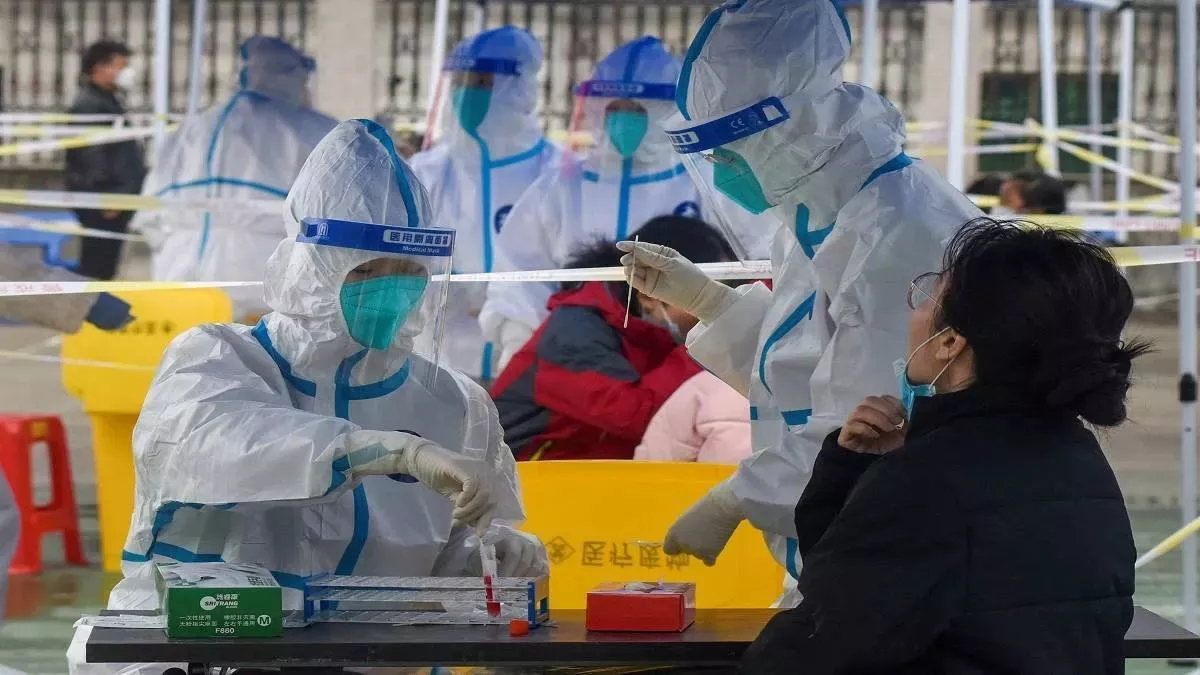 चीन में लगातार बढ़ रहे कोरोना के मामले