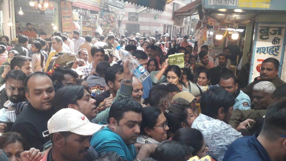banke bihari mandir over crowed reached bihari ji vrindavan one day before bihari panchami