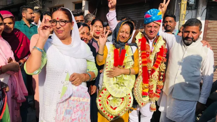 Haryana Panchayat Election Result: चुनाव में जीत के बाद खुशी मनाते प्रत्याशी। जागरण