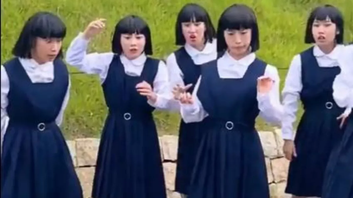 Japanese girl students danced on Kala Chashma Like Katrina Kaif.