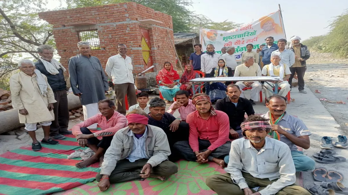 Aligarh News: किसानों की समस्‍या का नहीं हुआ समाधान तो ग्रामीणों ने शुरू कर दिया धरना, जानें-क्‍या है मामला