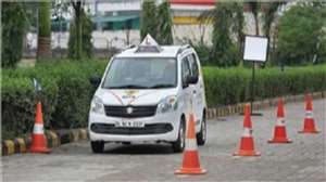 अलीगढ़ में दुर्घटना बाहुल्य क्षेत्रों को चिह्नित करके वहां रंबल स्ट्रिप और संकेतक लगवाए जाएंगे।