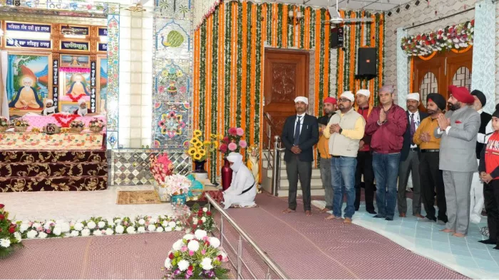 राज्यपाल गुरमीत ने गुरु पर्व पर गुरुद्वारा साहिब में टेका मत्था