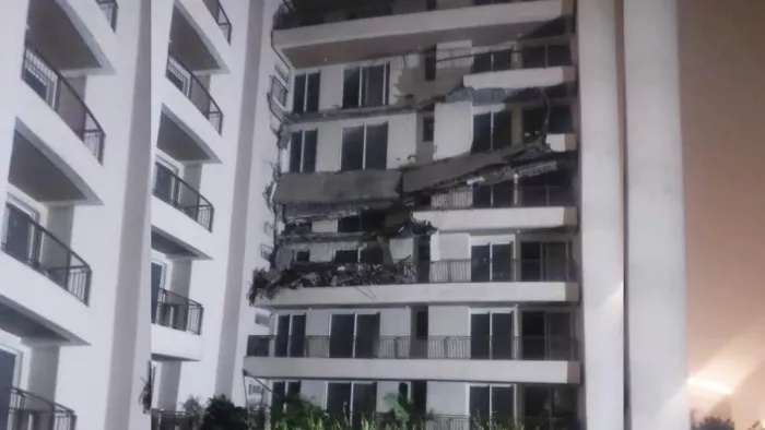 बिल्डर प्रबंधन की शर्तों पर सेटलमेंट करना नहीं चाहते 15 परिवार