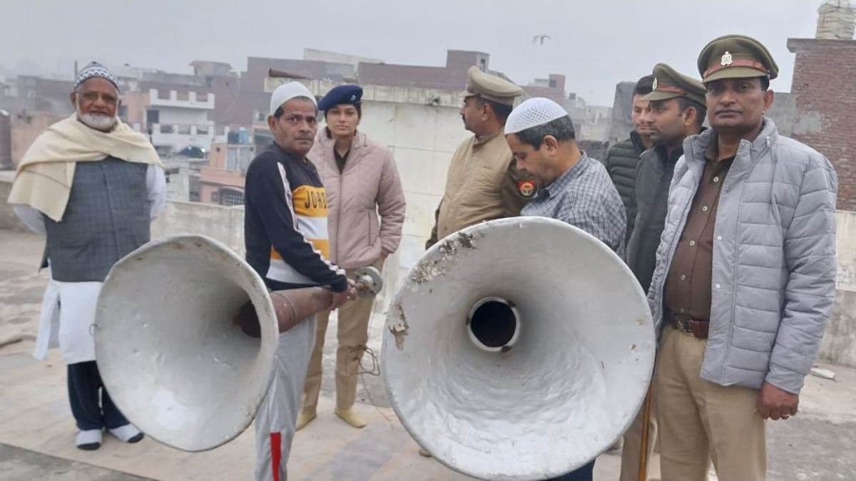 agra commissionerate removed 187 loudspeakers installed at public and religious places in city