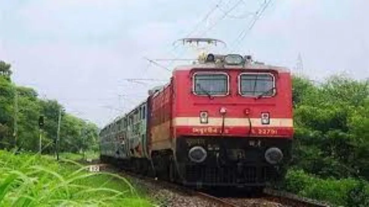 Jharkhand News- किसान आंदोलन और कोहरे ने थामी गाड़ियों की रफ्तार, घंटों लेट चल रही इस रूट की ट्रेनें; देखें लिस्ट