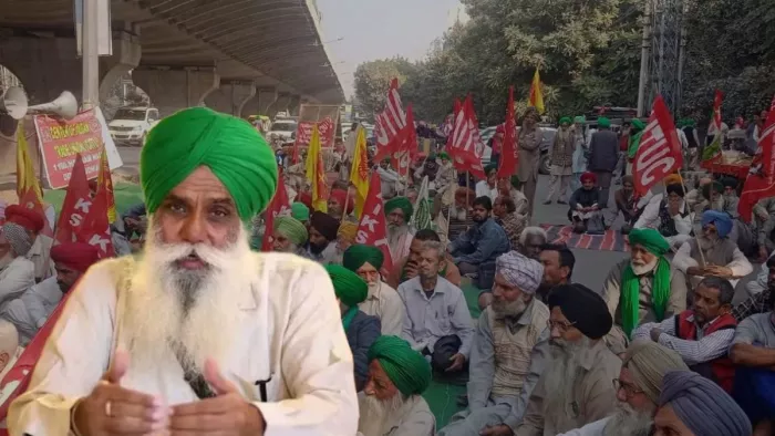 सरकार के खिलाफ किसानों ने खोला मोर्चा।