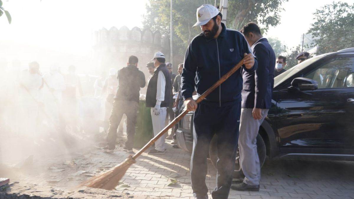 https://www.jagranimages.com/images/newimg/27112024/27_11_2024-nayab_saini_60_23838383.jpg