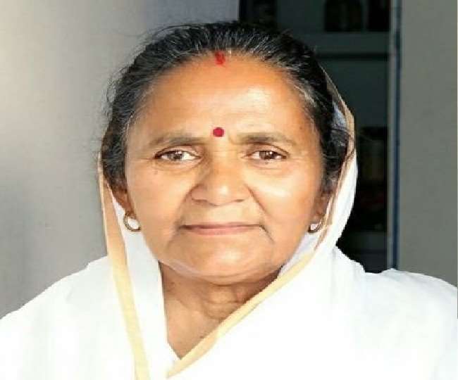 गजरौला में भाजपा महिला मोर्चा के जिला स्तरीय सम्मेलन को राज्यमंत्री गुलाब देवी ने किया संबोधित।